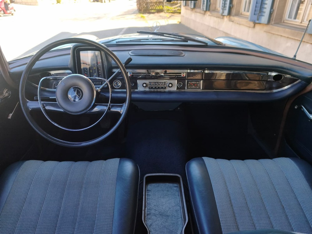Mercedes-Benz 200 Heckflosse Limousine