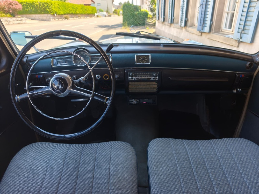 Mercedes-Benz 219 Limousine
