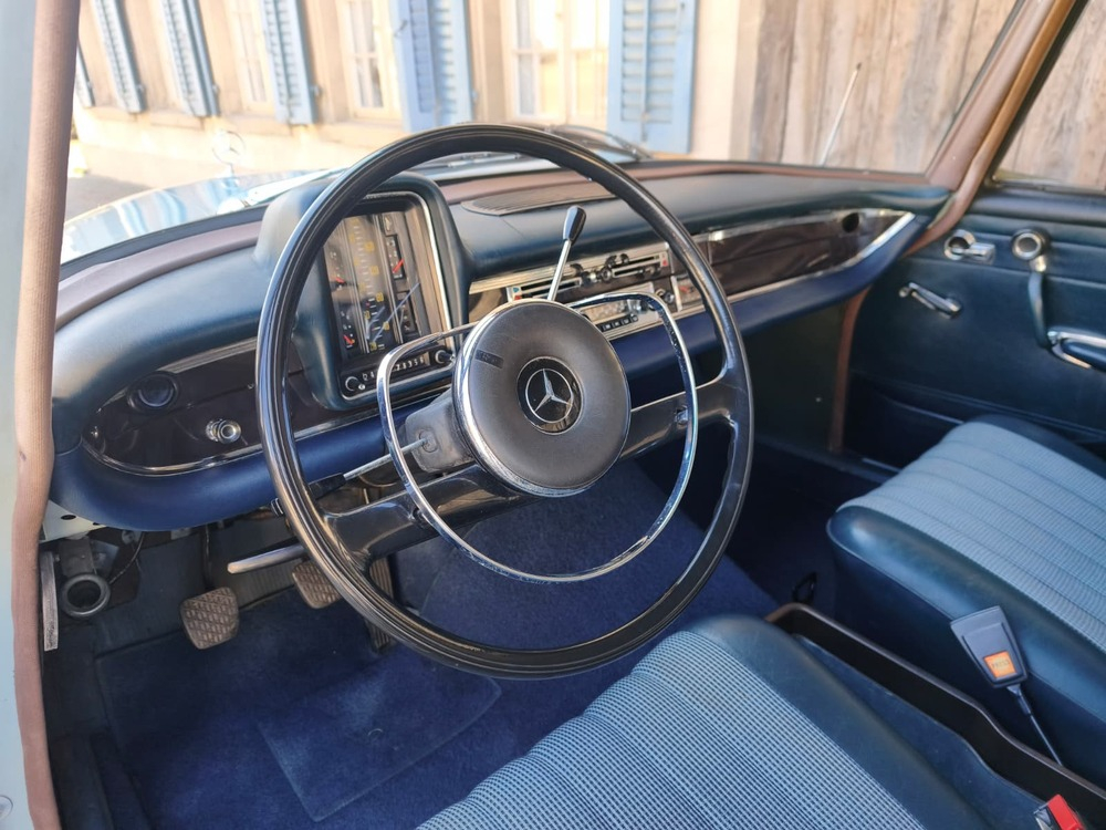 Mercedes-Benz 200 Heckflosse Limousine