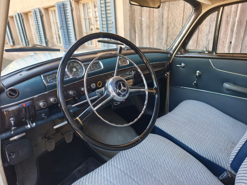 Mercedes-Benz 219 Limousine