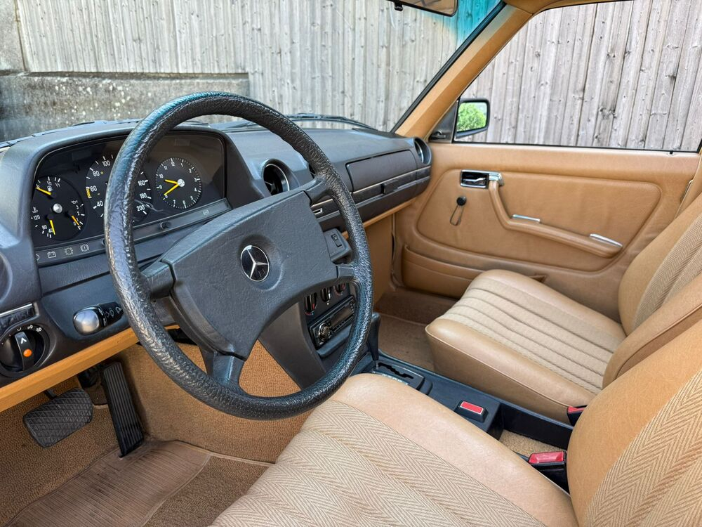 Mercedes-Benz 230 E Limousine