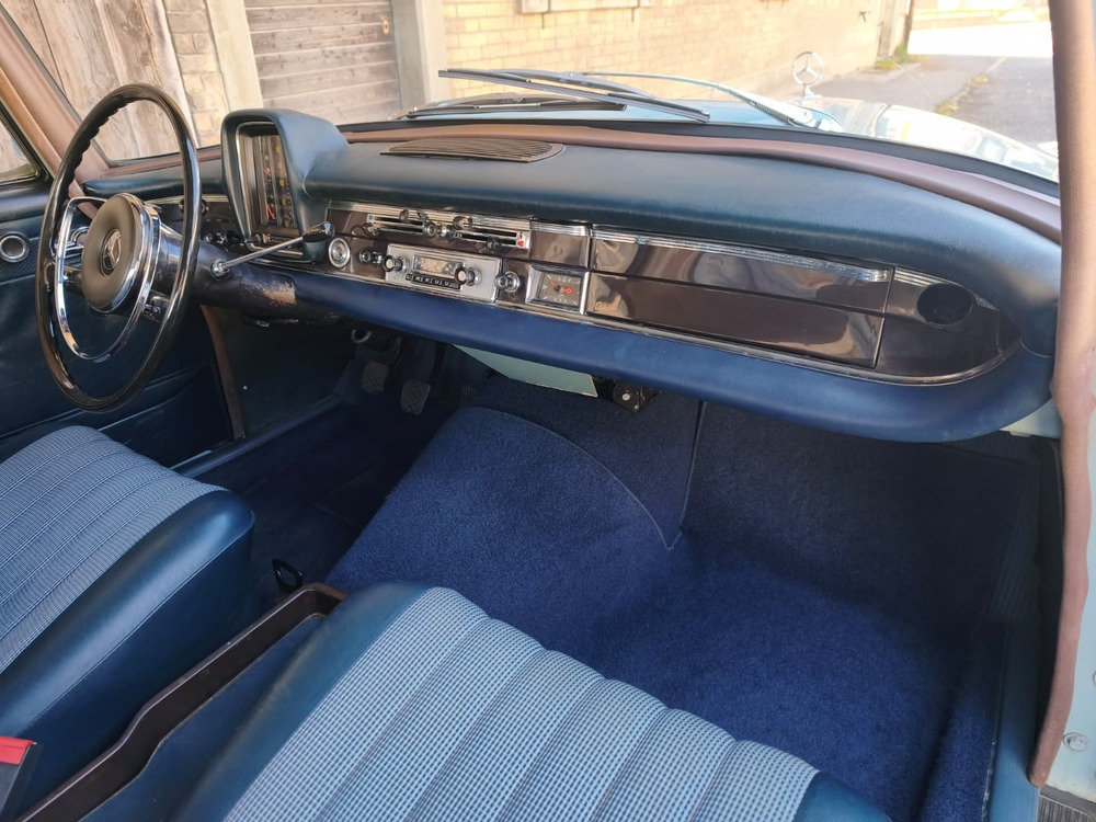 Mercedes-Benz 200 Heckflosse Limousine