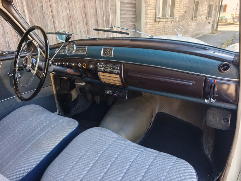 Mercedes-Benz 219 Limousine