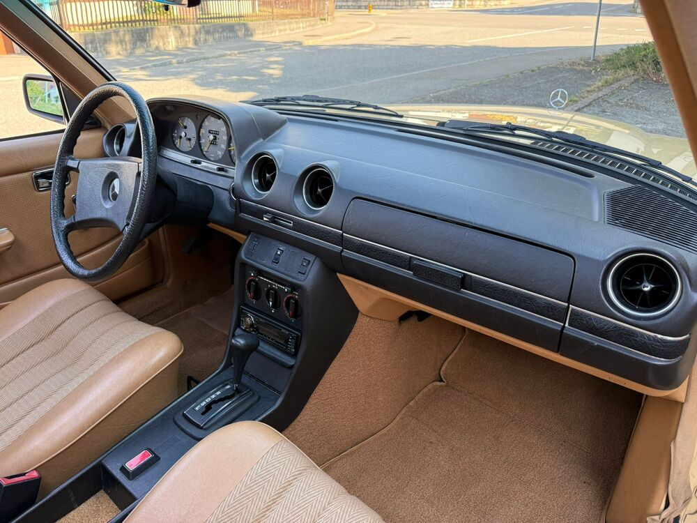Mercedes-Benz 230 E Limousine