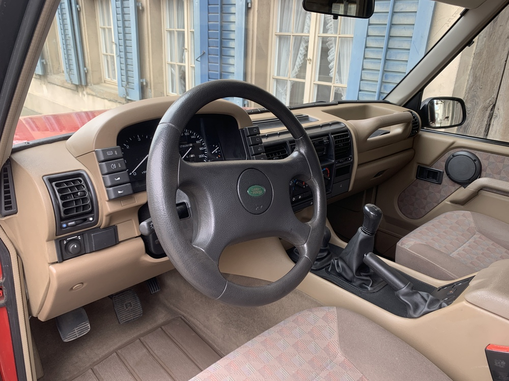 Land Rover Discovery 3.9i Geländewagen