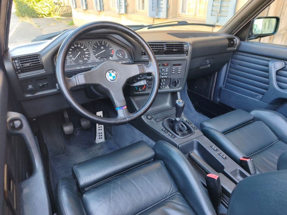 BMW 325i Cabriolet