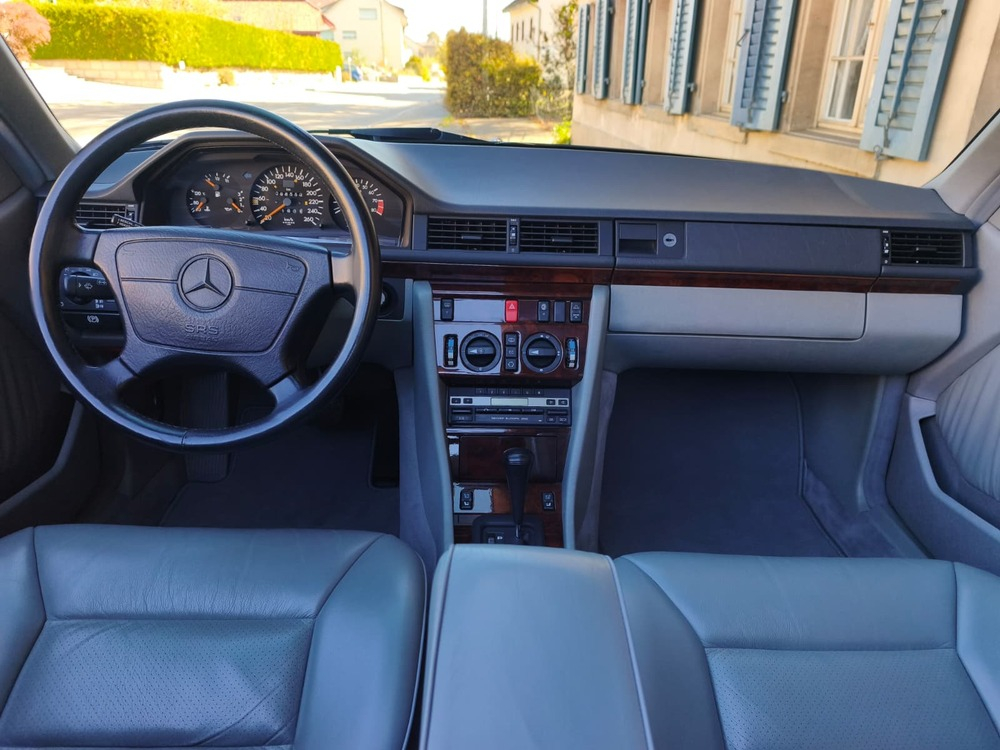 Mercedes-Benz 300 CE-24 Cabriolet