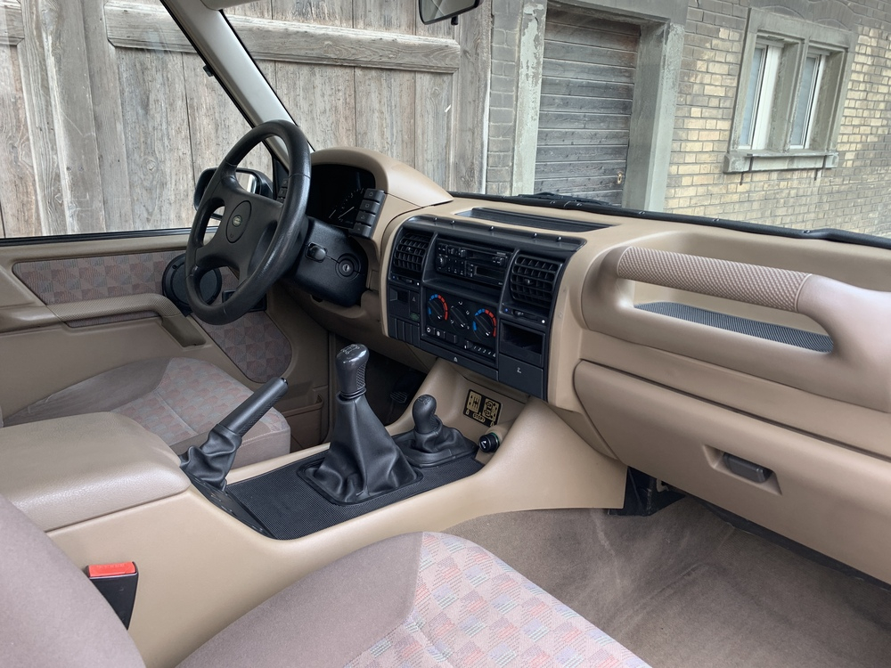 Land Rover Discovery 3.9i Geländewagen