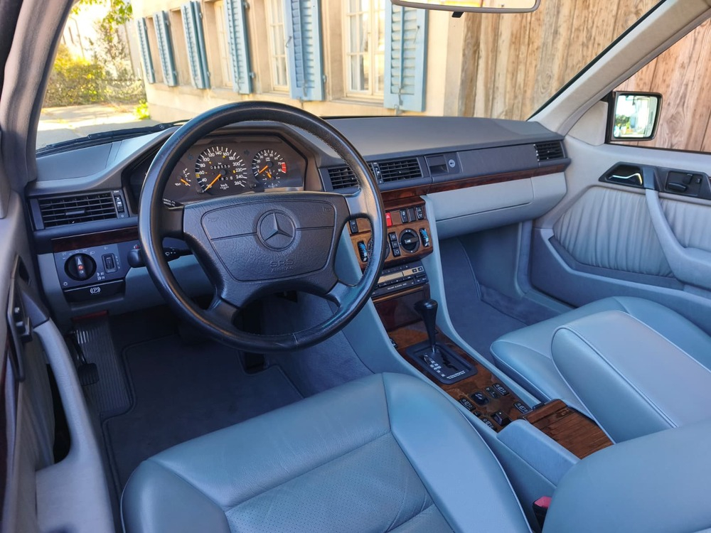 Mercedes-Benz 300 CE-24 Cabriolet