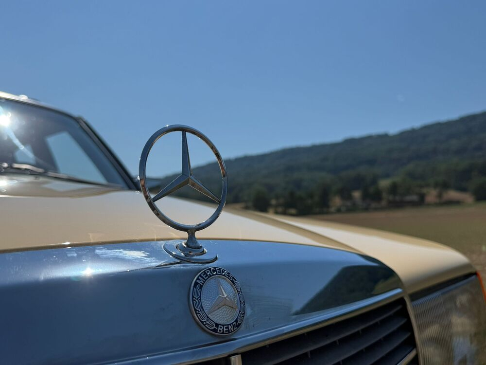 Mercedes-Benz 230 E Limousine