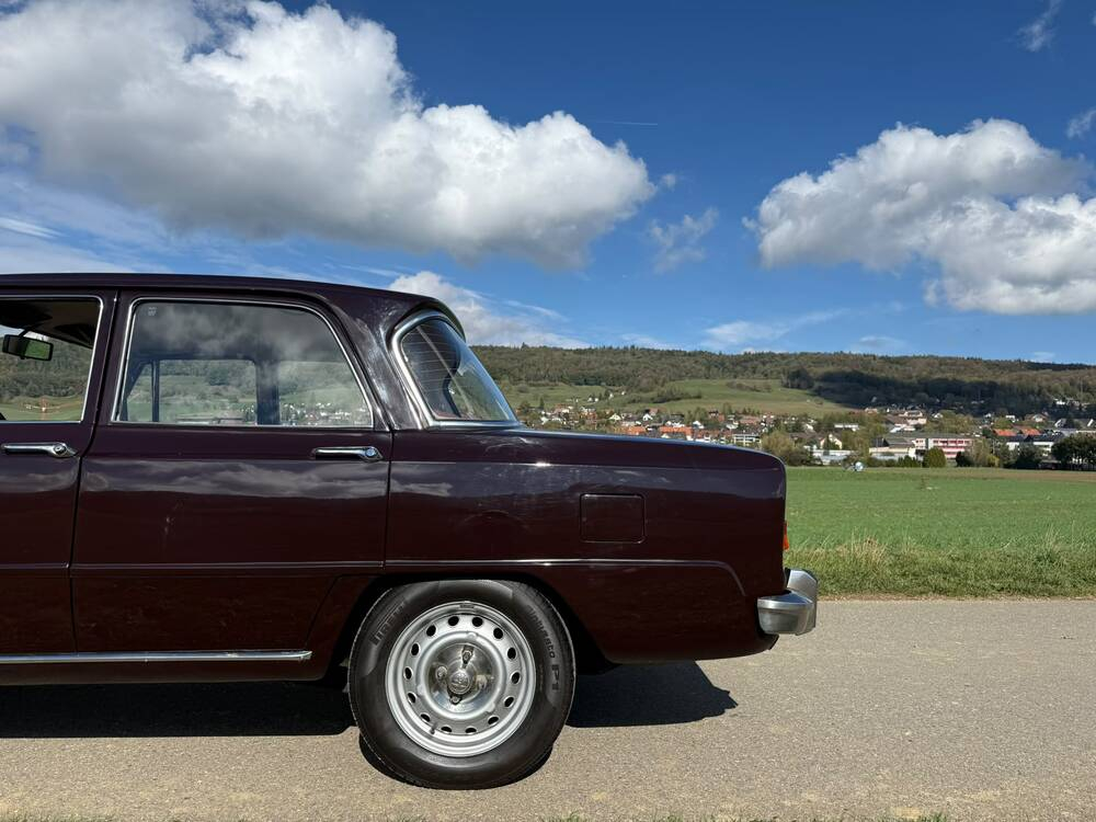 Alfa Romeo Giulia Super 1600 Limousine