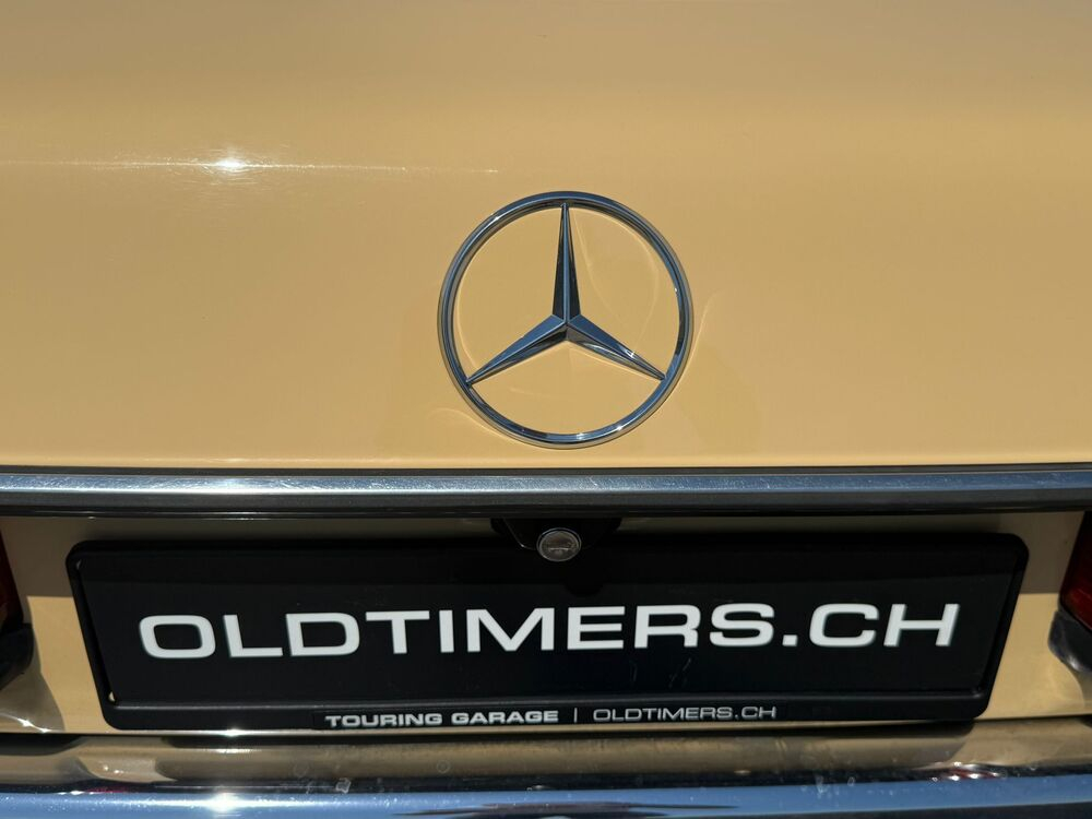 Mercedes-Benz 230 E Limousine