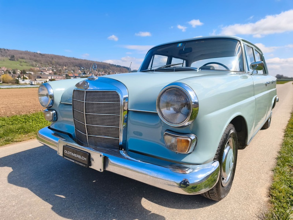 Mercedes-Benz 200 Heckflosse Limousine