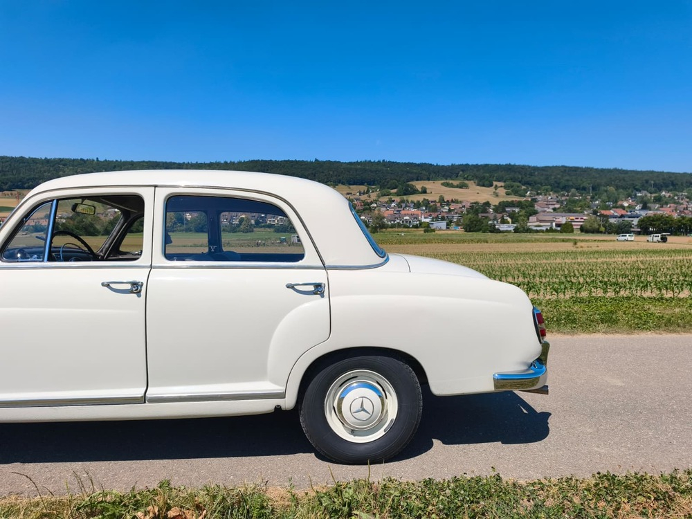 Mercedes-Benz 219 Limousine