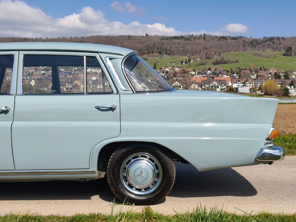 Mercedes-Benz 200 Heckflosse Limousine