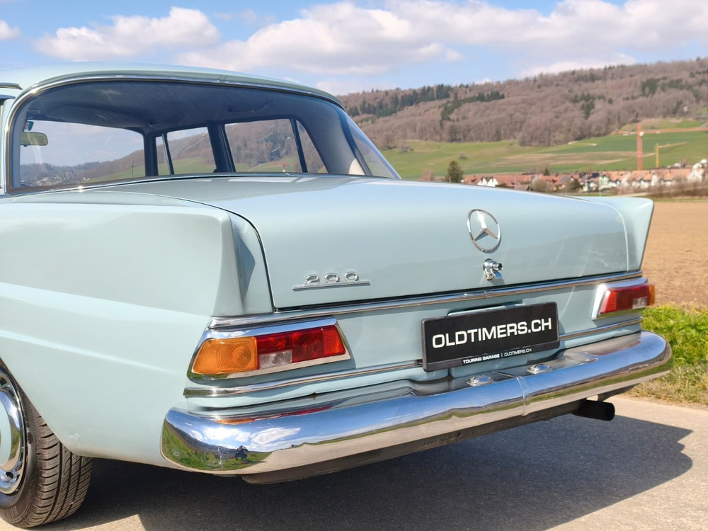 Mercedes-Benz 200 Heckflosse Limousine