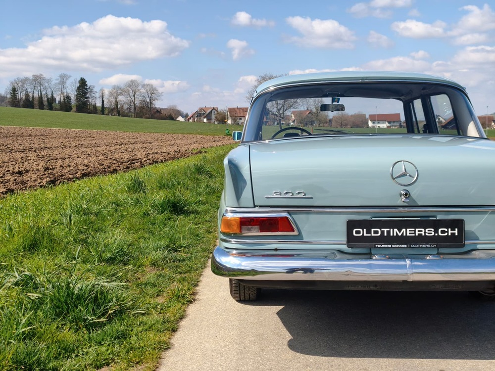 Mercedes-Benz 200 Heckflosse Limousine