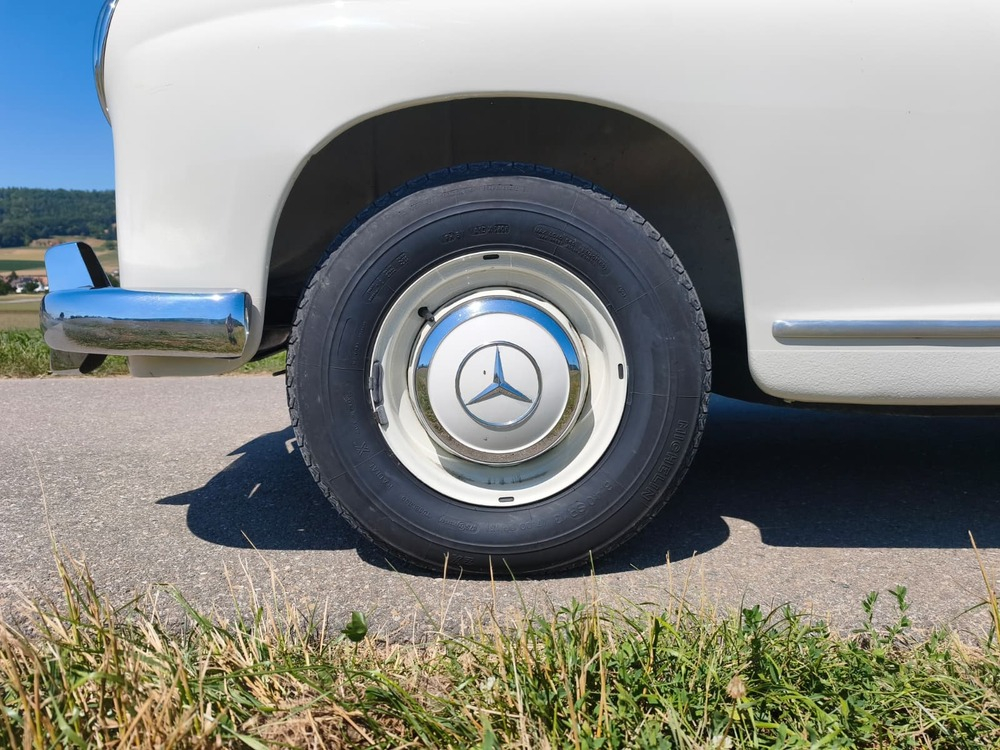 Mercedes-Benz 219 Limousine
