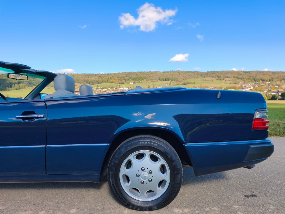 Mercedes-Benz 300 CE-24 Cabriolet
