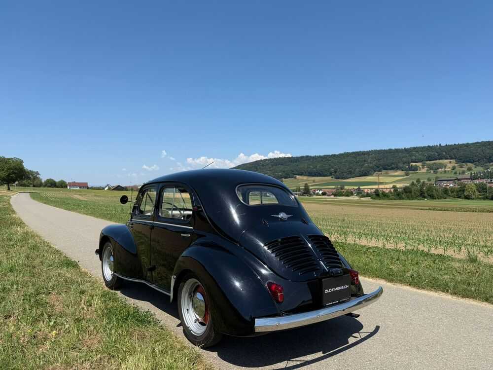 Renault 4 CV Limousine