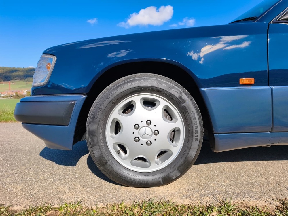 Mercedes-Benz 300 CE-24 Cabriolet