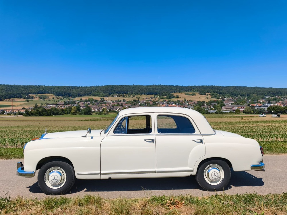 Mercedes-Benz 219 Limousine