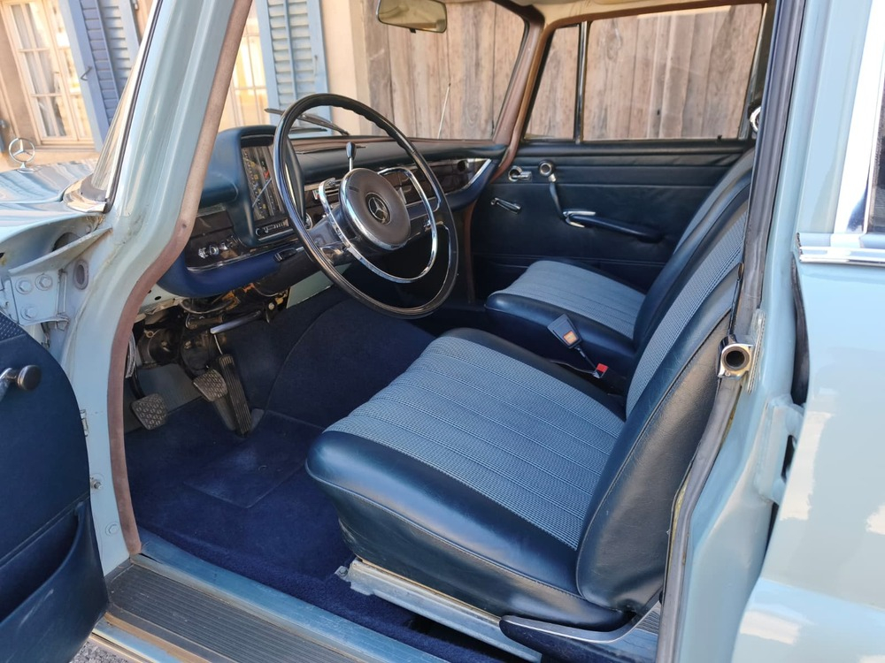 Mercedes-Benz 200 Heckflosse Limousine