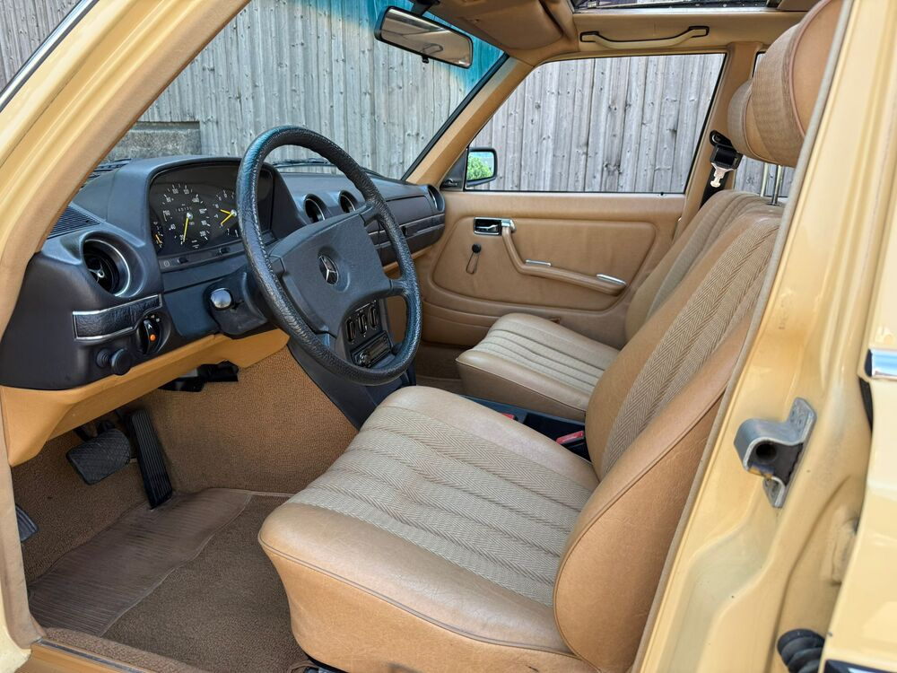 Mercedes-Benz 230 E Limousine