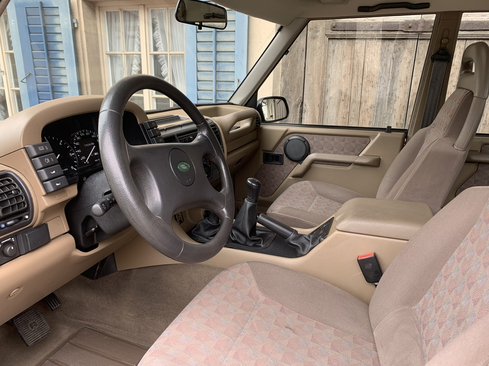 Land Rover Discovery 3.9i Geländewagen