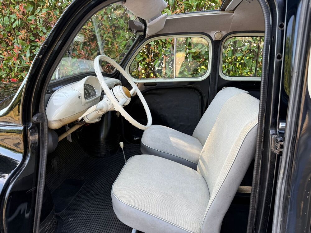 Renault 4 CV Limousine