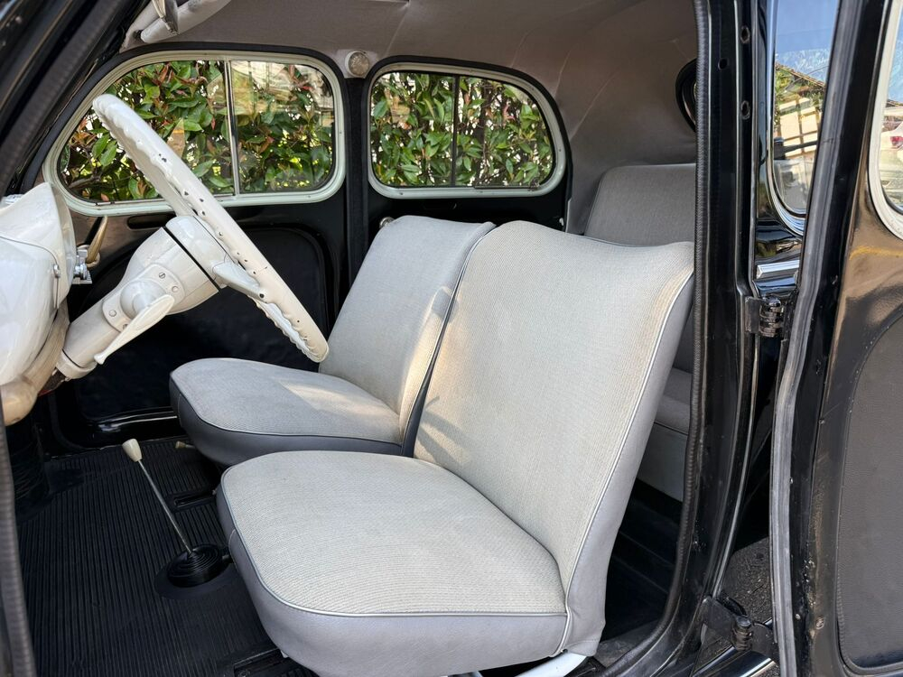 Renault 4 CV Limousine