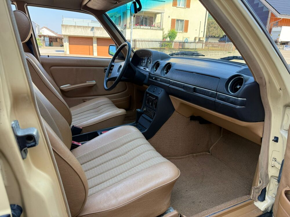 Mercedes-Benz 230 E Limousine