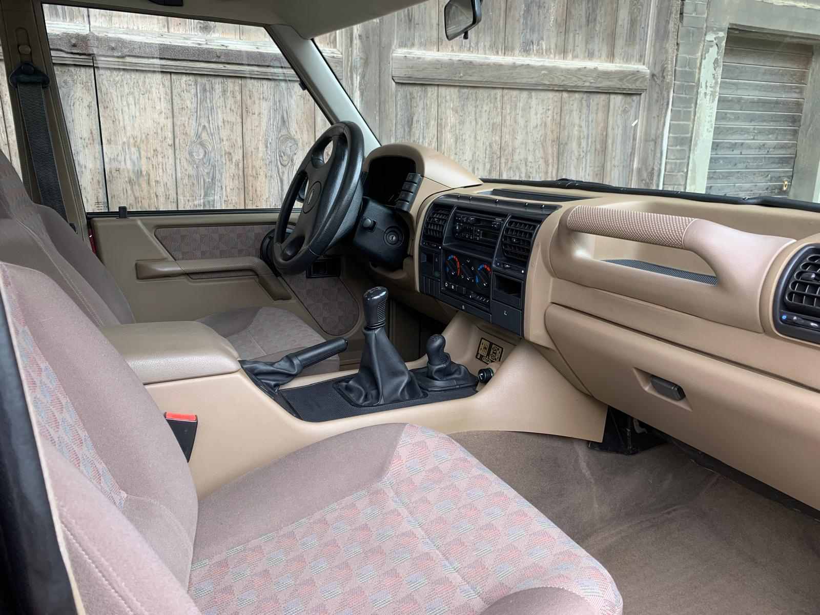 Land Rover Discovery 3.9i Geländewagen