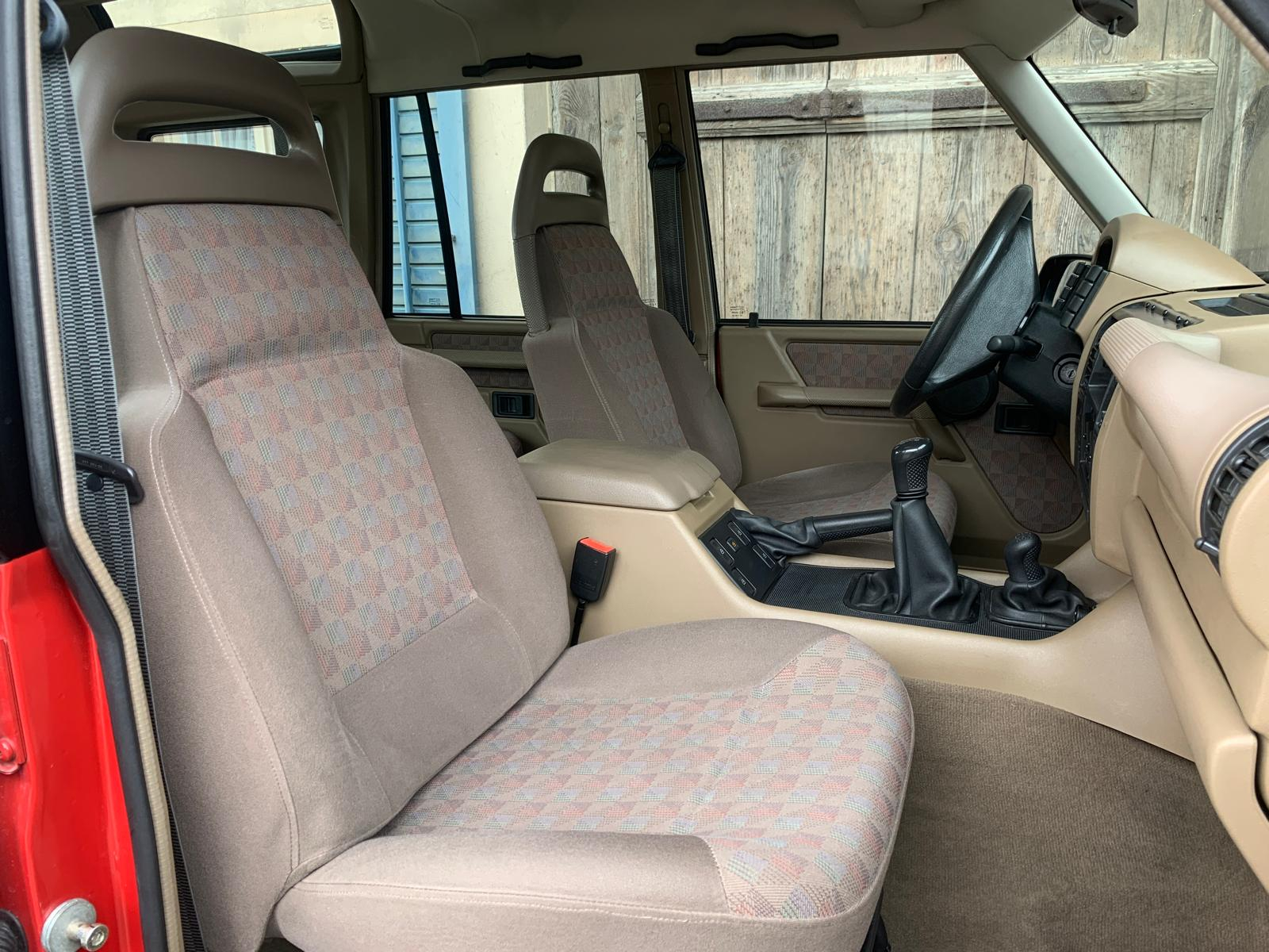 Land Rover Discovery 3.9i Geländewagen