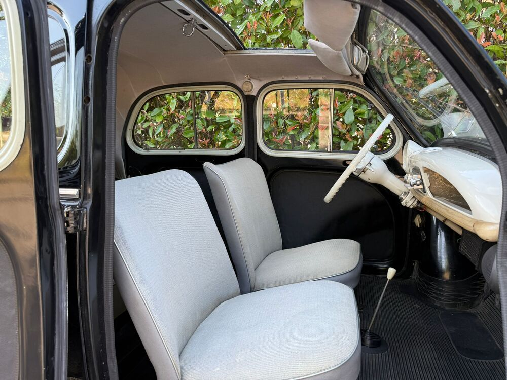 Renault 4 CV Limousine