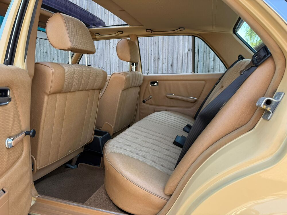 Mercedes-Benz 230 E Limousine