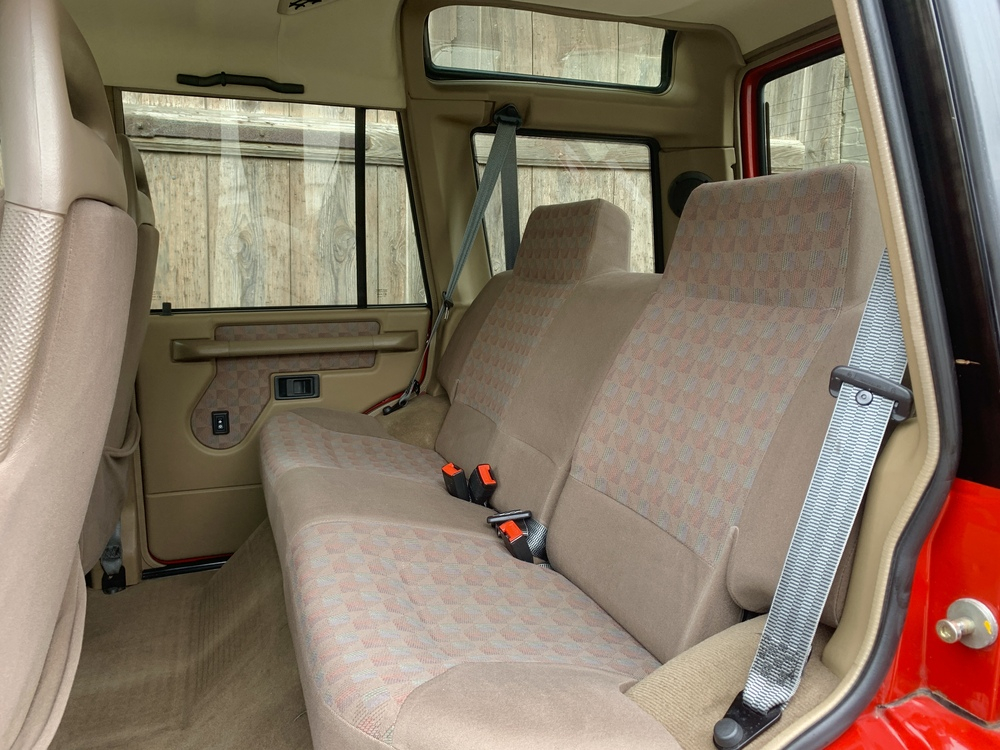 Land Rover Discovery 3.9i Geländewagen