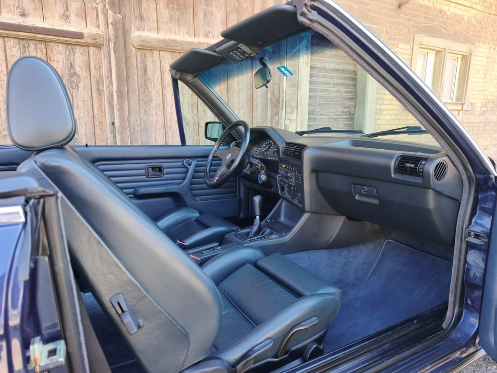 BMW 325i Cabriolet
