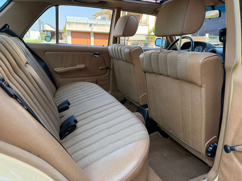 Mercedes-Benz 230 E Limousine