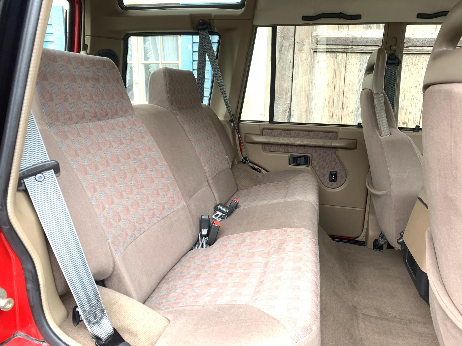 Land Rover Discovery 3.9i Geländewagen