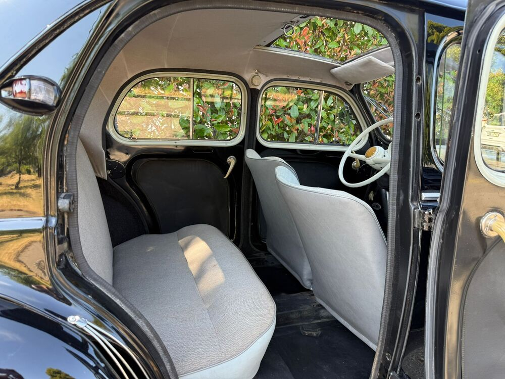 Renault 4 CV Limousine