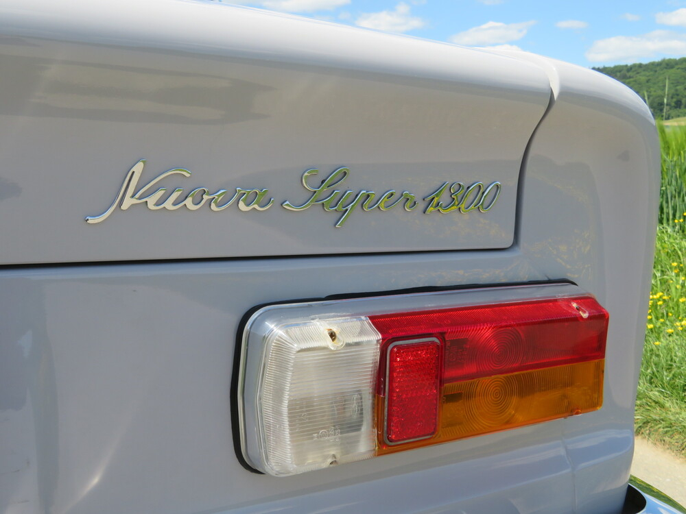 Alfa Romeo Giulia Nuova Super 1300 Limousine