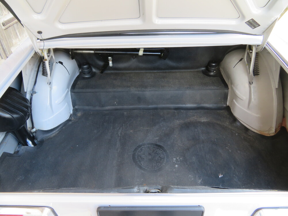 Alfa Romeo Giulia Nuova Super 1300 Limousine