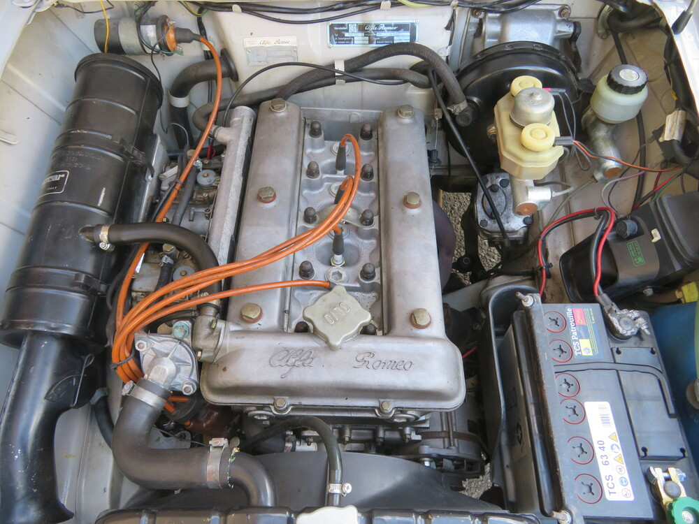 Alfa Romeo Giulia Nuova Super 1300 Limousine