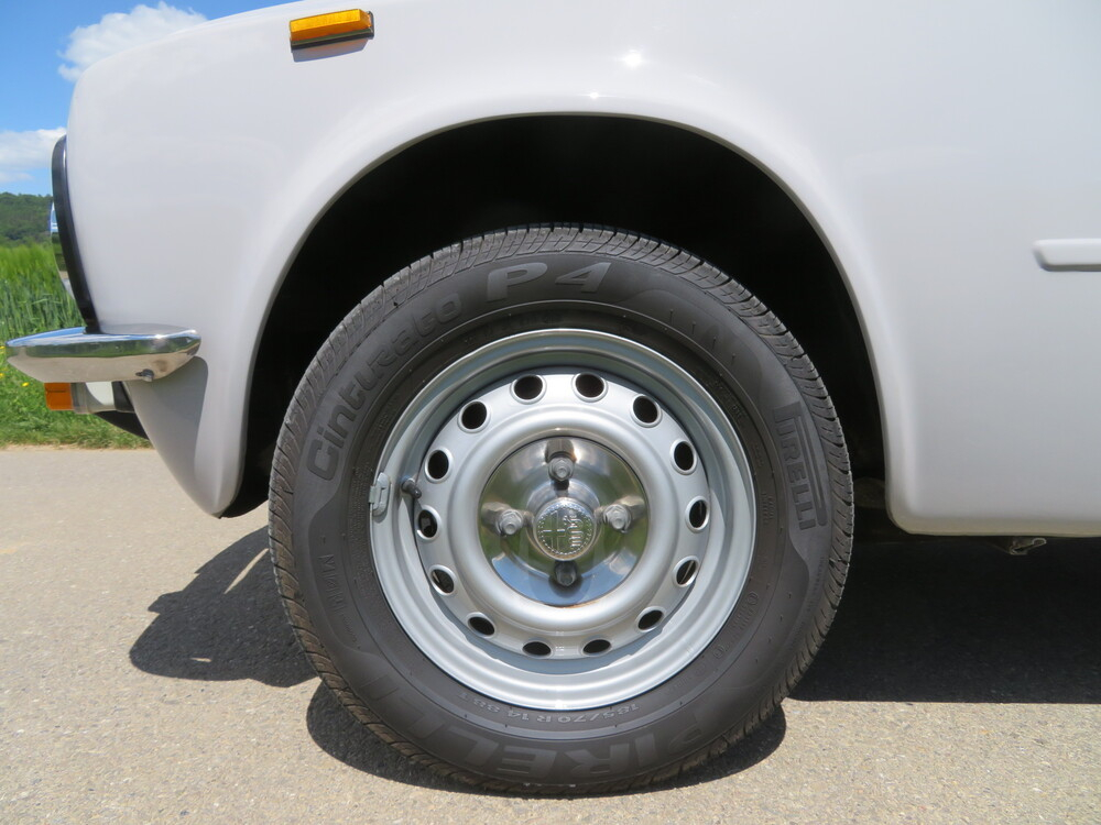 Alfa Romeo Giulia Nuova Super 1300 Limousine