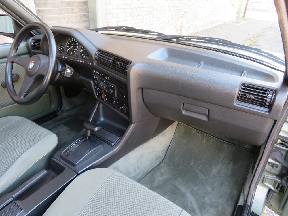 BMW 323i A Limousine