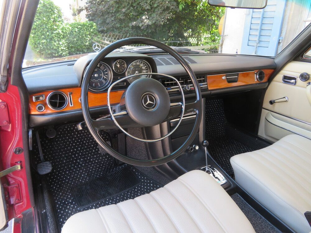 Mercedes-Benz 250 CE Coupé