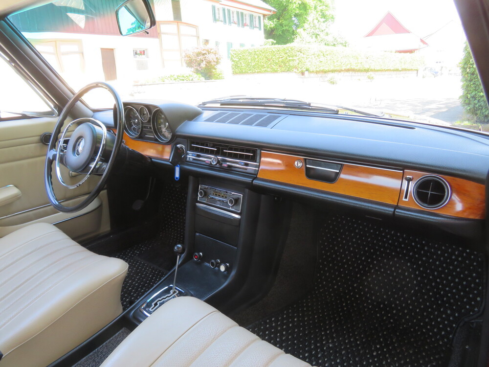 Mercedes-Benz 250 CE Coupé