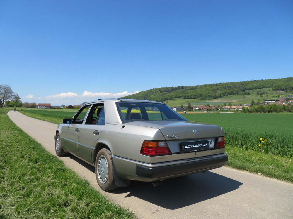 Mercedes-Benz 300 E Limousine