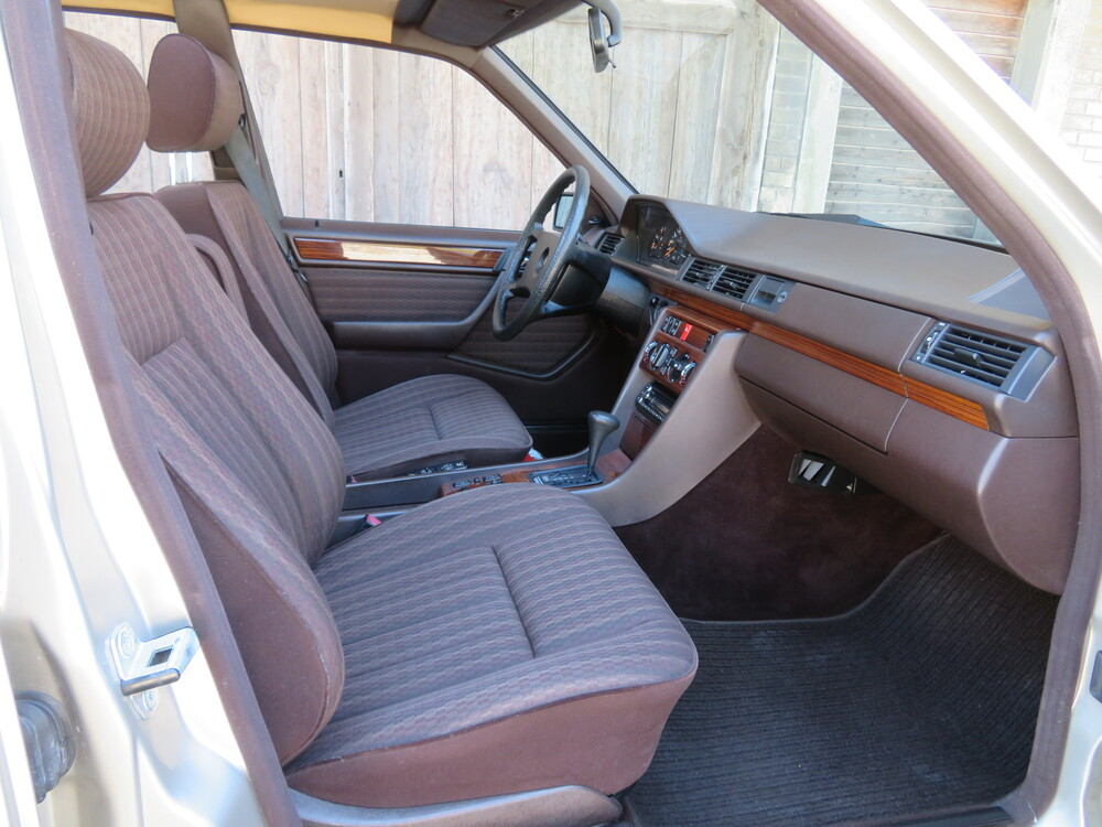 Mercedes-Benz 300 E Limousine